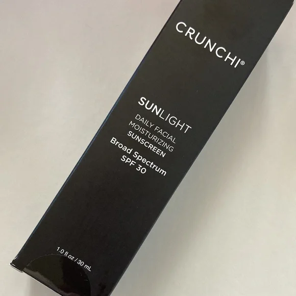 CRUNCHI SunLight Daily Facial Moisturizing Sunscreen Broad Spectrum SPF 30 - Picture 2 of 5